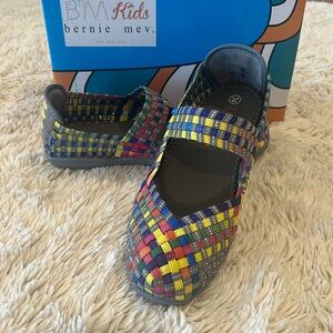 Bernie Mev kids Mary jane cuddly multi rainbow basket weave flats 34 , US 4 NWT